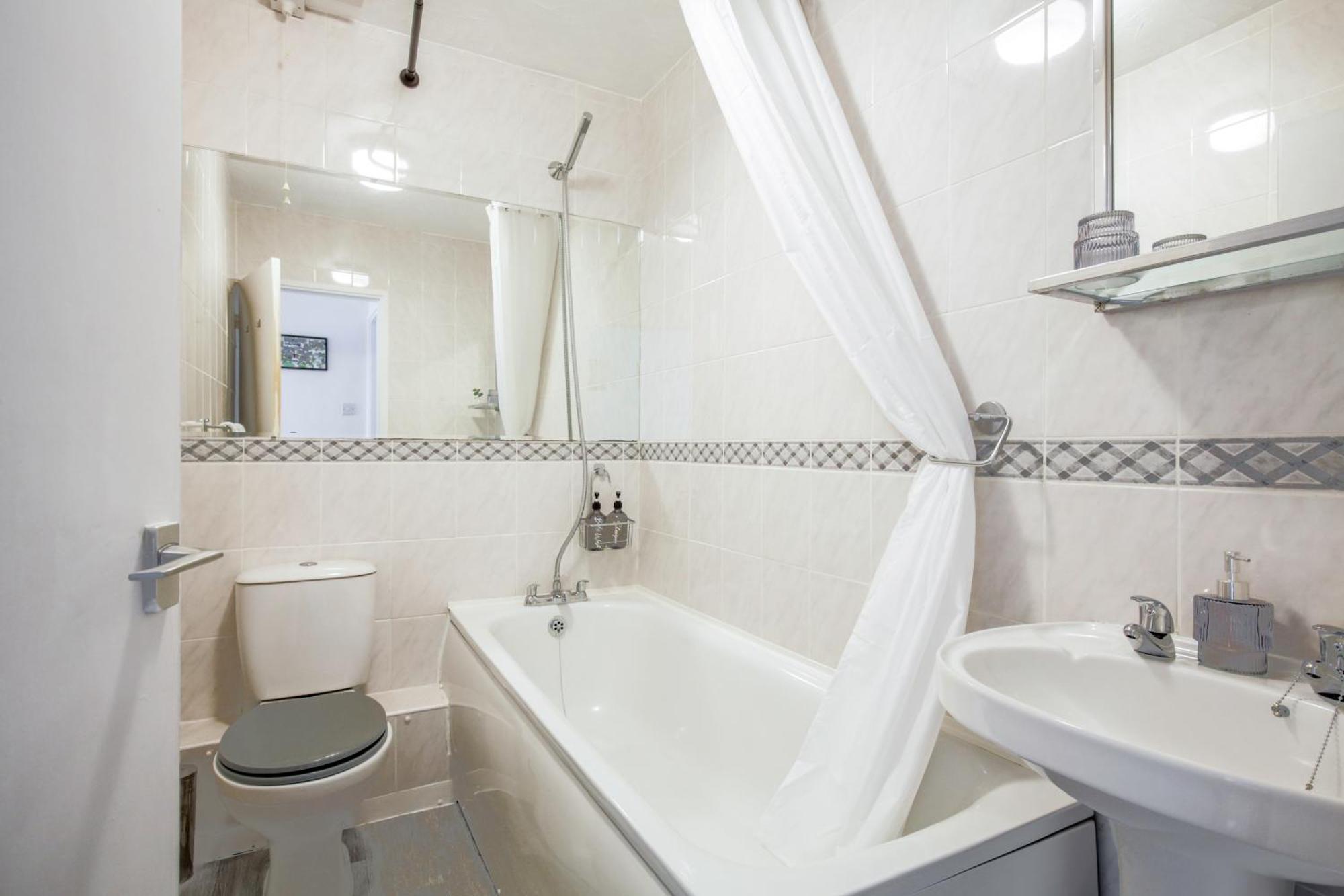 Chester Stays - Best Value Apartment With Free Parking In The Heart Of Chester Bagian luar foto