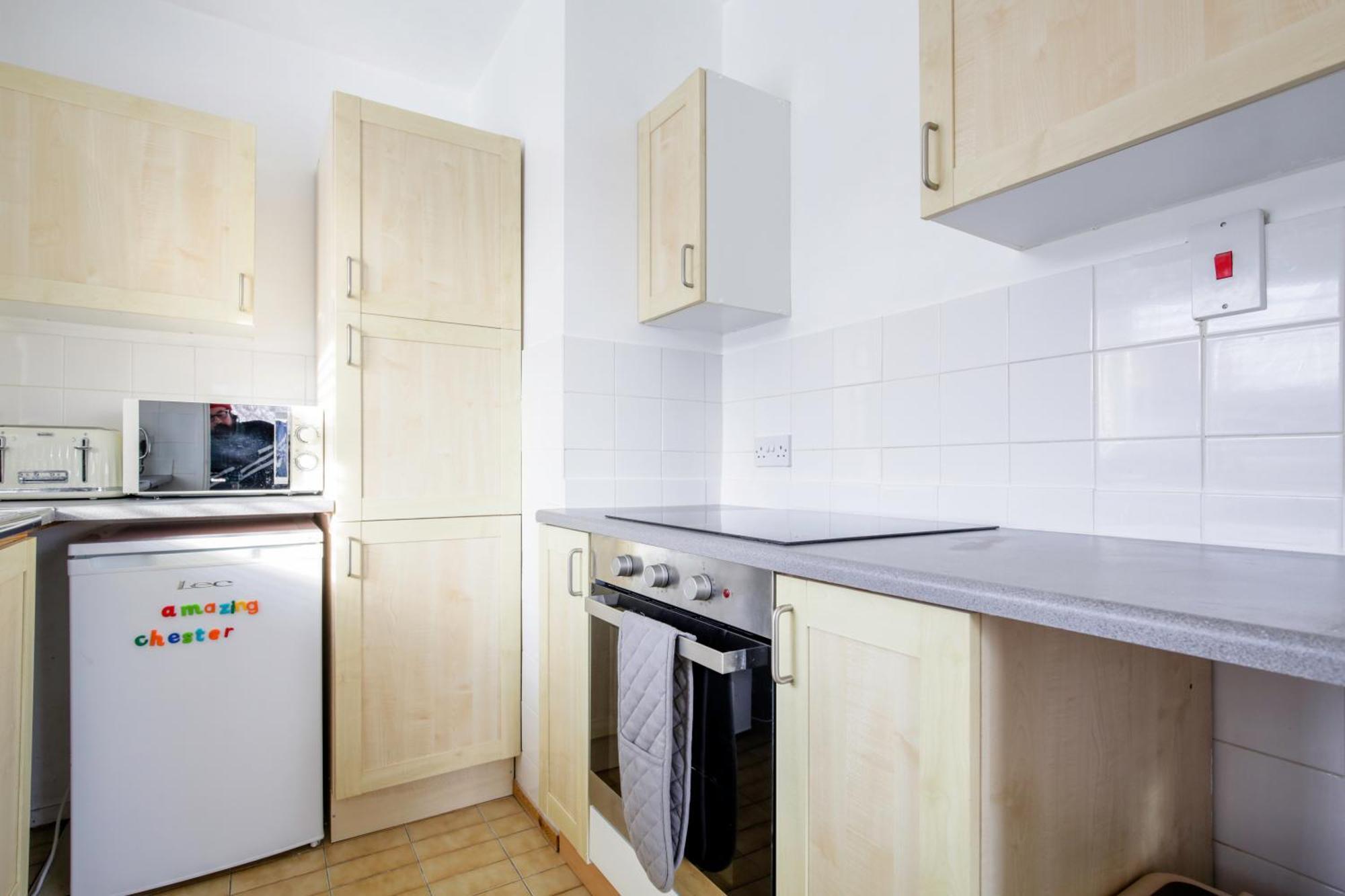 Chester Stays - Best Value Apartment With Free Parking In The Heart Of Chester Bagian luar foto