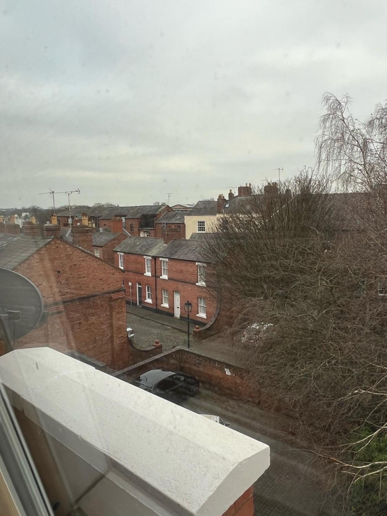 Chester Stays - Best Value Apartment With Free Parking In The Heart Of Chester Bagian luar foto